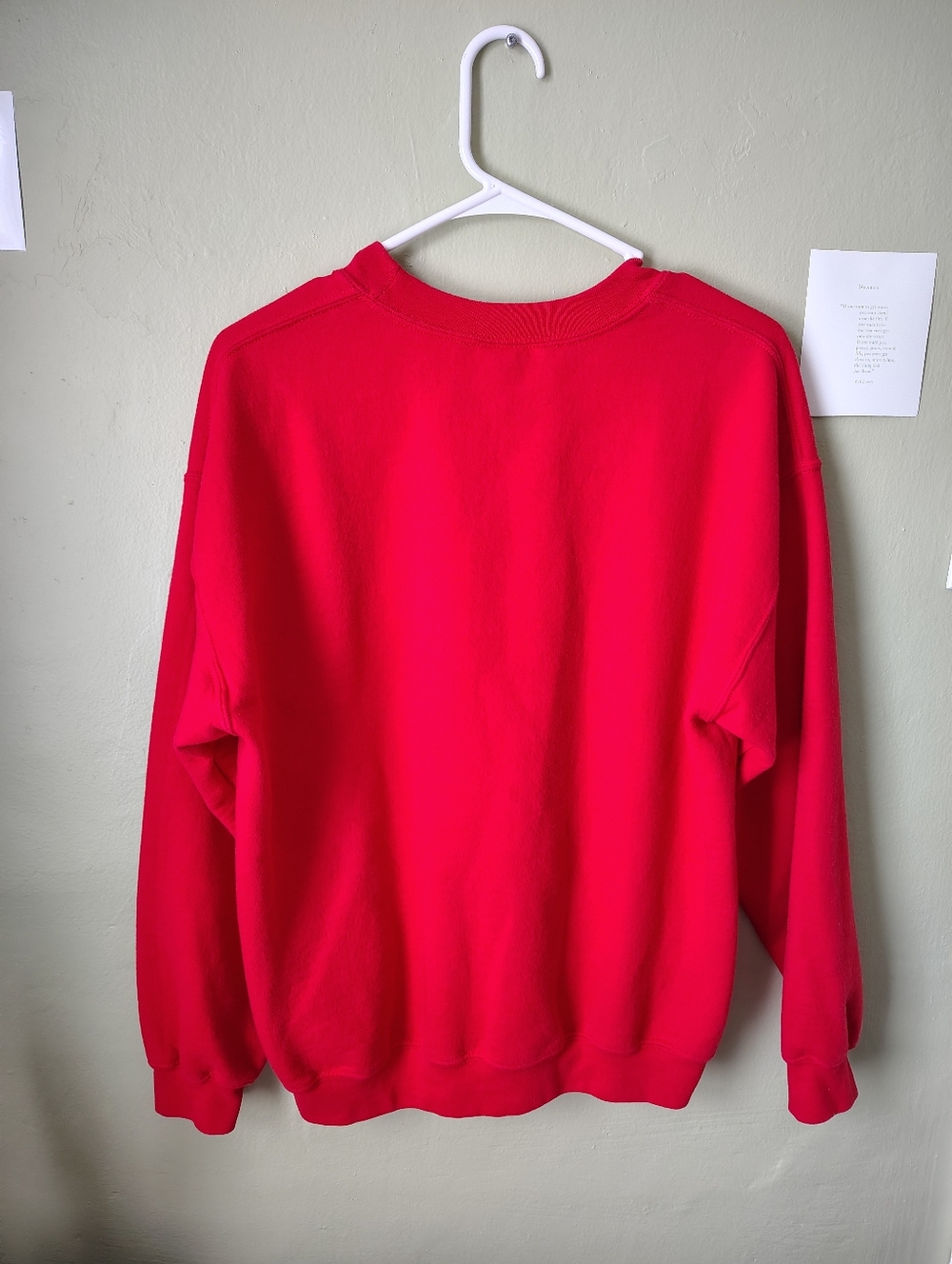 Gildan Size Medium Red Pullover Sweatshirt - Picture 4 of 4